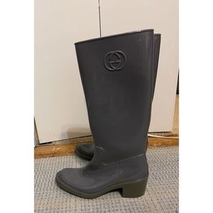 Grey Gucci rain-boots with heel